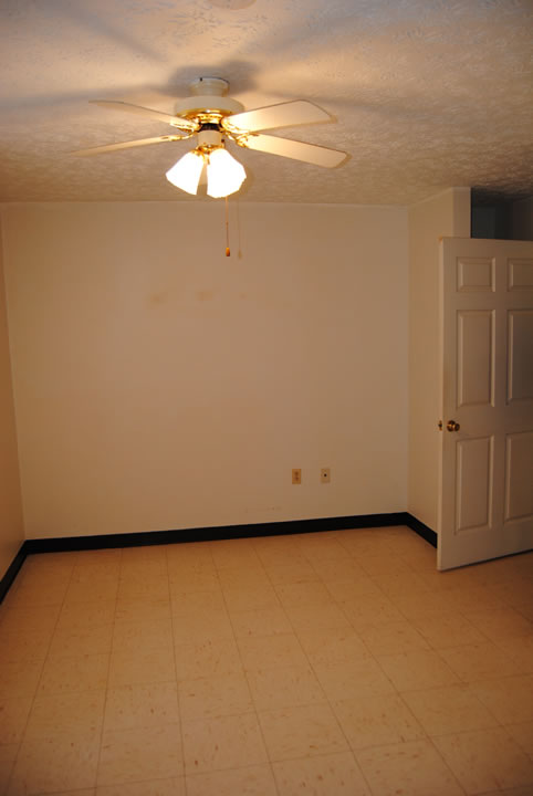 182 Moore Street, Gate City, Virginia 24251, 1 Bedroom Bedrooms, ,Apartment,For Rent,Moore Street,1026