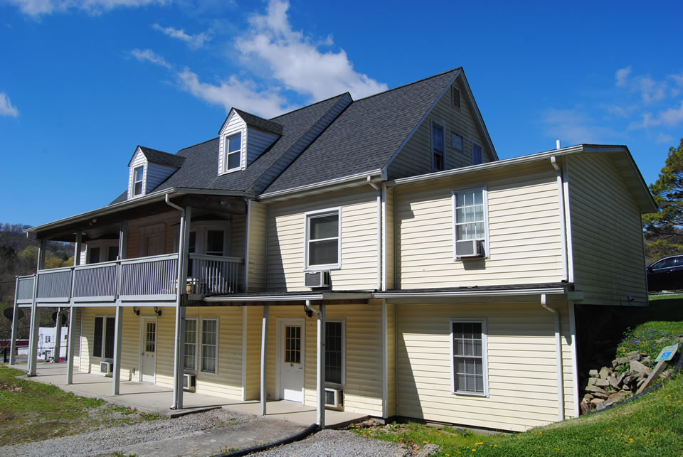 182 Moore Street, Gate City, Virginia 24251, 1 Bedroom Bedrooms, ,Apartment,For Rent,Moore Street,1026