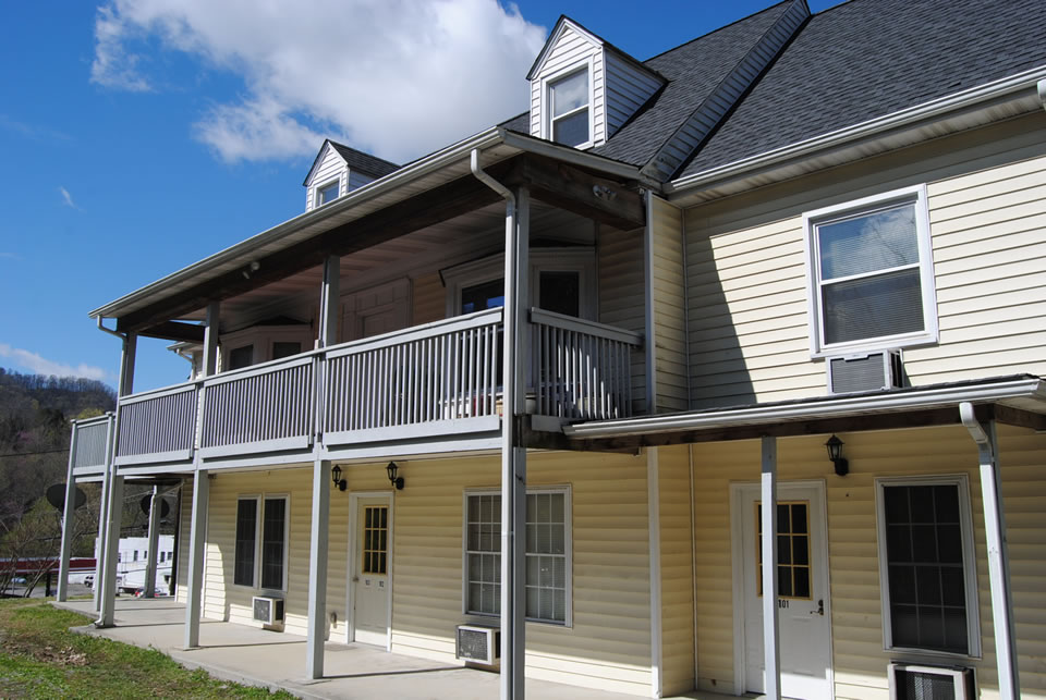 182 Moore Street, Gate City, Virginia 24251, 1 Bedroom Bedrooms, ,Apartment,For Rent,Moore Street,1026