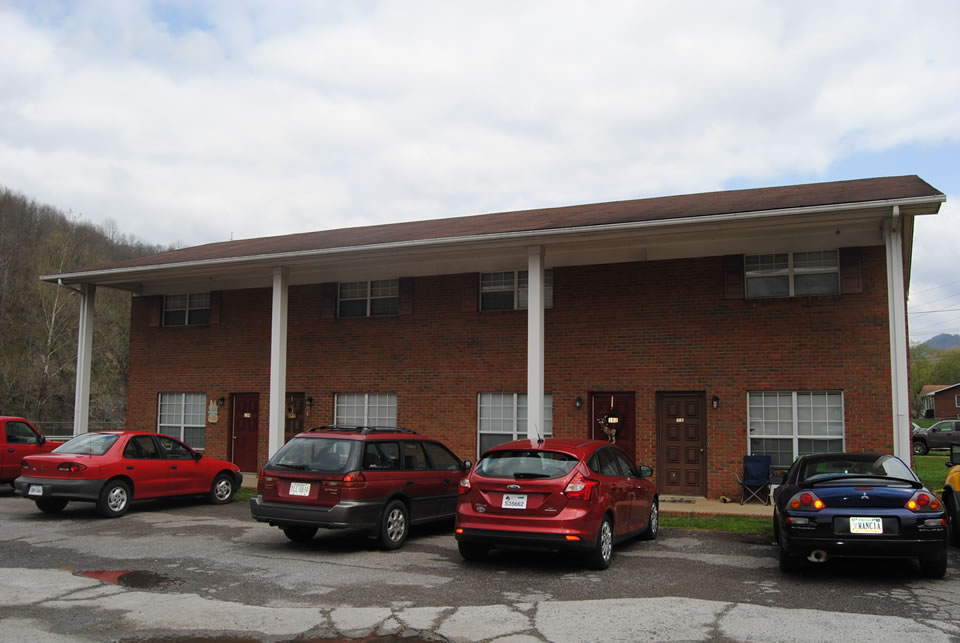 198 Una Street, Gate City, Virginia 24251, ,Apartment,For Rent,Una Street,1031